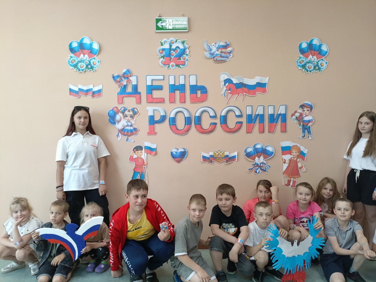 Голубь мира в цветах флага России ?️.